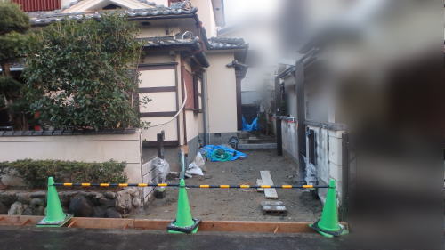 ガレージ 羽あげ門扉柱設置