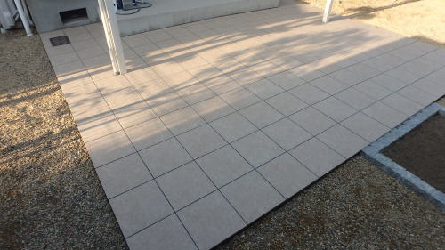 高槻市N様邸 タイルデッキ