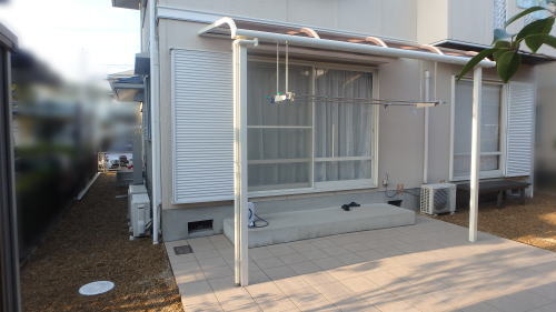 高槻市N様邸 吐き出し窓前に出タイルデッキ施工