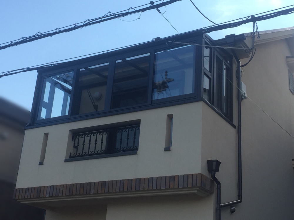 大阪府茨木市 バルコニー囲い 晴れもようIII(三協アルミ)