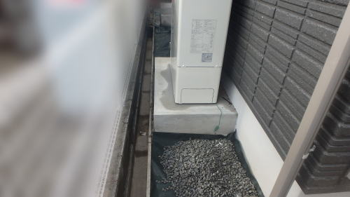 摂津市新築外構 建物周囲砕石敷き