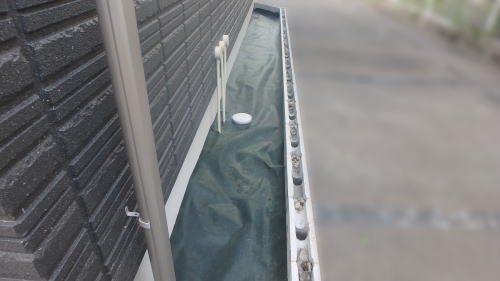 摂津市新築外構 建物周囲に防草シート