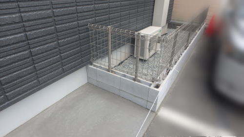摂津市新築外構 建物周囲ブロックハイグリッドフェンスUF8型設置