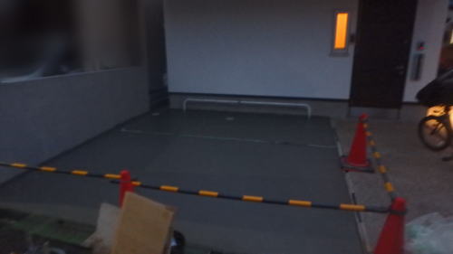 大阪守口 新築外構 ガレージに型枠・伸縮目地・ワイヤーメッシュ・自転車止め設置