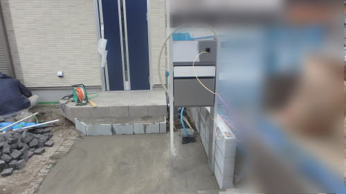 大阪 茨木 新築外構 アプローチ:機能門柱設置 アーキフレームFタイプ(パナソニック)