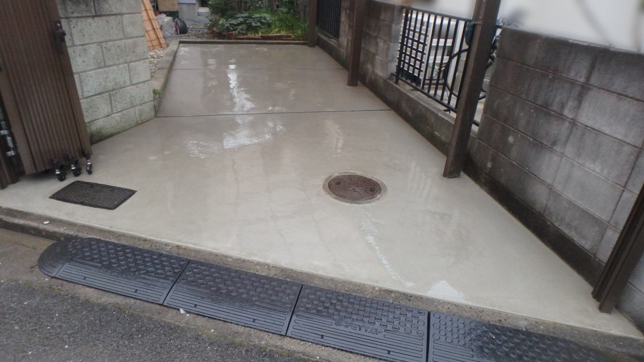 大阪高槻市 ガレージリフォーム 土間コンクリート打設 金コテ仕上げにしました