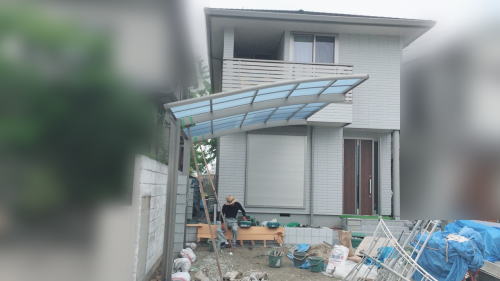 大阪豊中 ガレージにカーポート設置 ネスカR/シャイングレー 熱線吸収ポリカ/クリアマットS