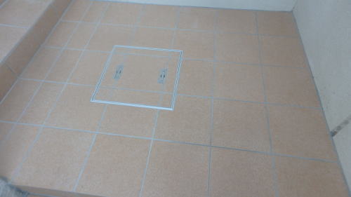 大阪高槻 階段リフォーム タイル貼 グレイスランドIPF300/GRL-15(LIXIL INAX)