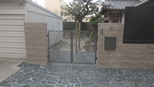 大阪茨木 門柱 リブブロック スタンダードカラー/サンド(マツオコーポレーション)