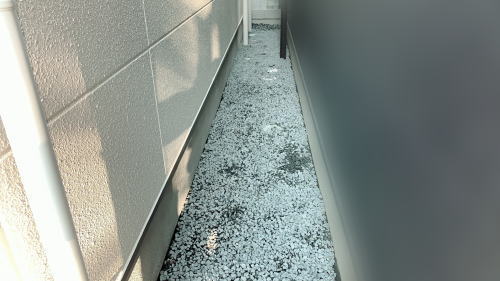 大阪茨木 建物周囲 砕石敷き