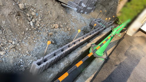 大阪茨木 道路沿い ブロック積み