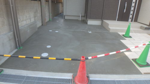 大阪茨木 ガレージ土間コンクリート打設