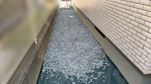 大阪高槻 建物周囲 一部砕石時期