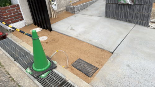 兵庫西宮 アプローチ 花壇土入れ