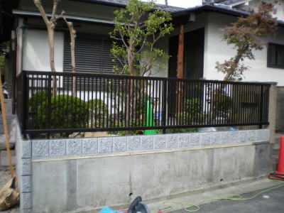 フェンス取付完了1