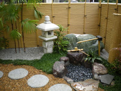 蹲・筧・紫雲石