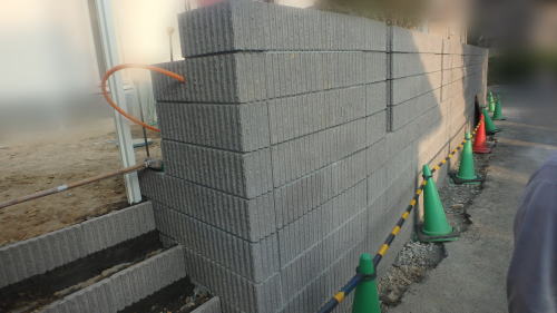 袖を除いて化粧ブロックを積みました