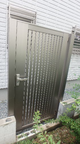 大阪豊中 門扉本体設置 ライシス門扉4型/シャイングレー(LIXIL)