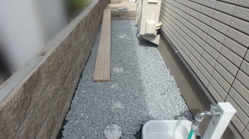 大阪高槻 サービスヤード 防草工事 砕石敷き