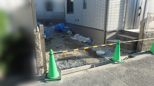 大阪高槻 ガレージ 伸縮門扉柱設置