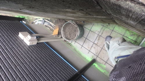 大阪高槻 建物周囲ワイヤーメッシュ敷設