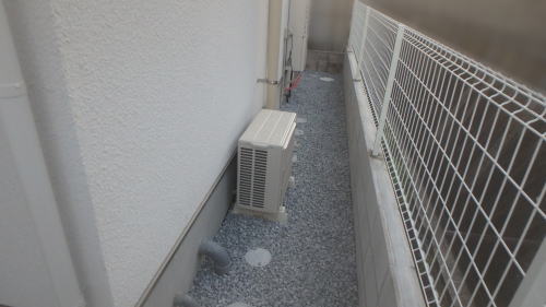 大阪島本町 建物周囲 防草シート+砕石敷き