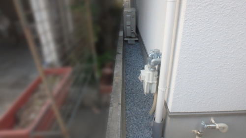 大阪島本町 建物周囲 防草シート+砕石敷き