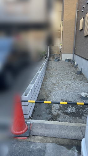 大阪鳥飼 ガレージ 再生砕石敷き 転圧