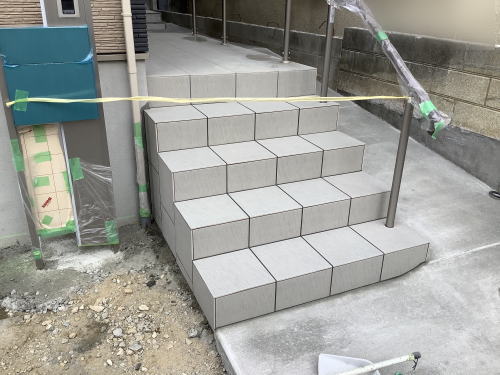 大阪摂津 アプローチ タイル貼