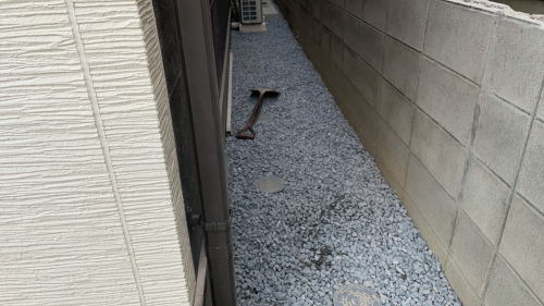 大阪高槻 建物周囲 砕石敷き