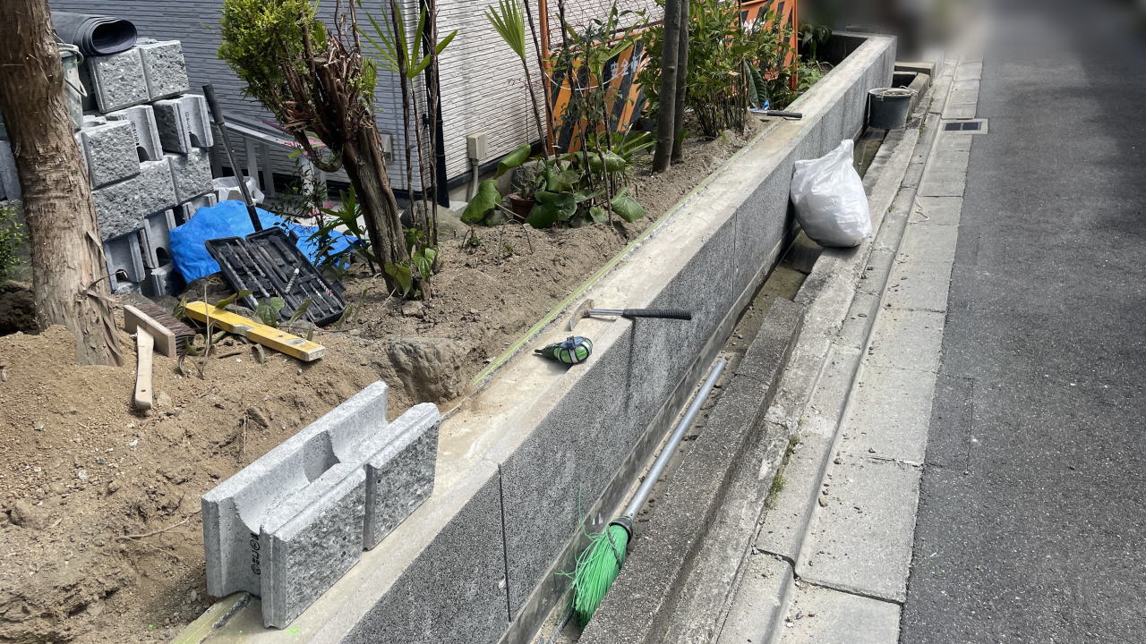 大阪高槻 西・南西側 ブロック基礎下地調整