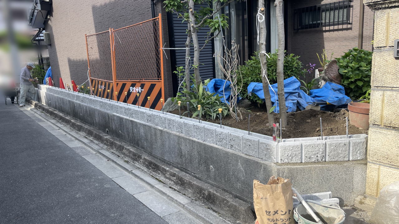 大阪高槻 南西側 門柱ブロック積み完了