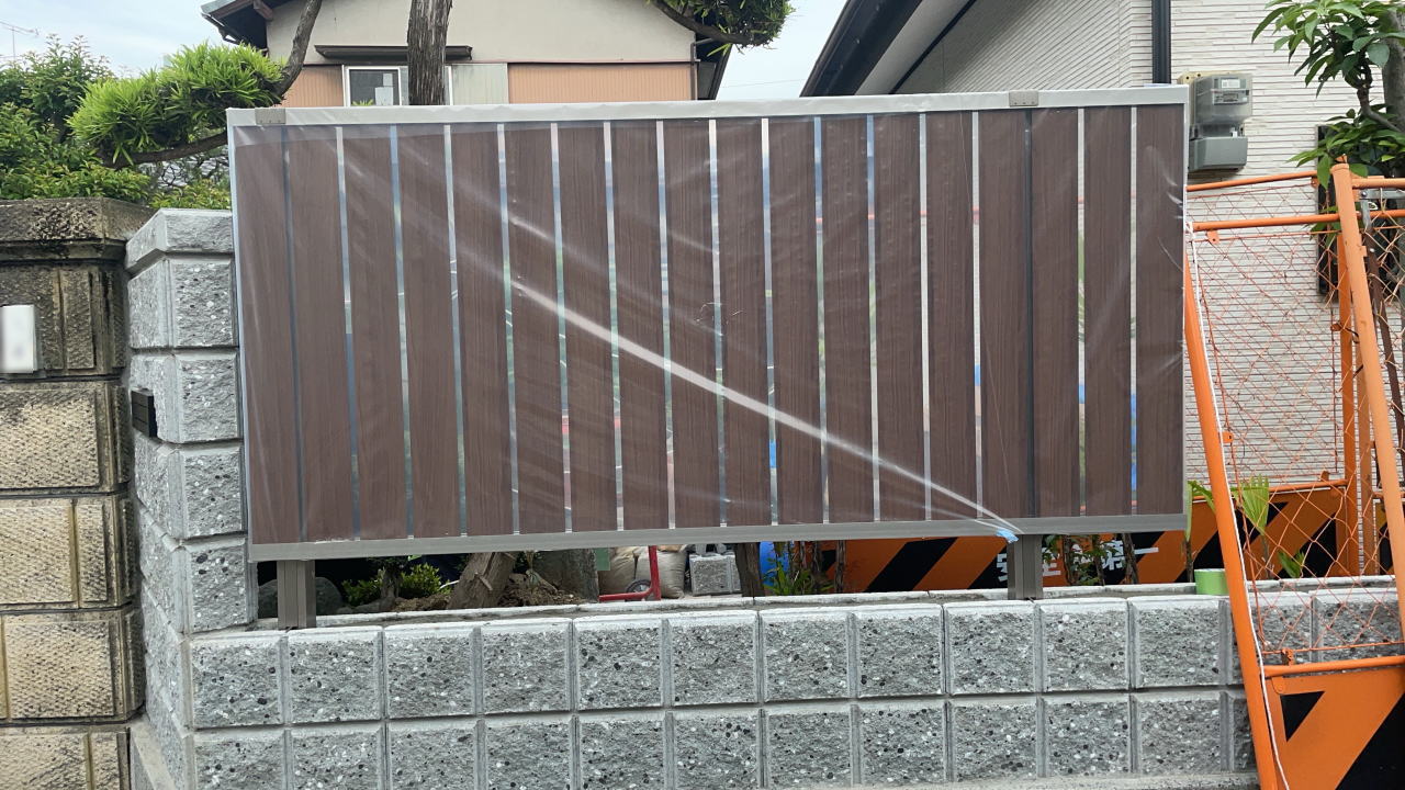 大阪高槻 北西側 フェンスAB TS2型/シャイングレー T-10(LIXIL)