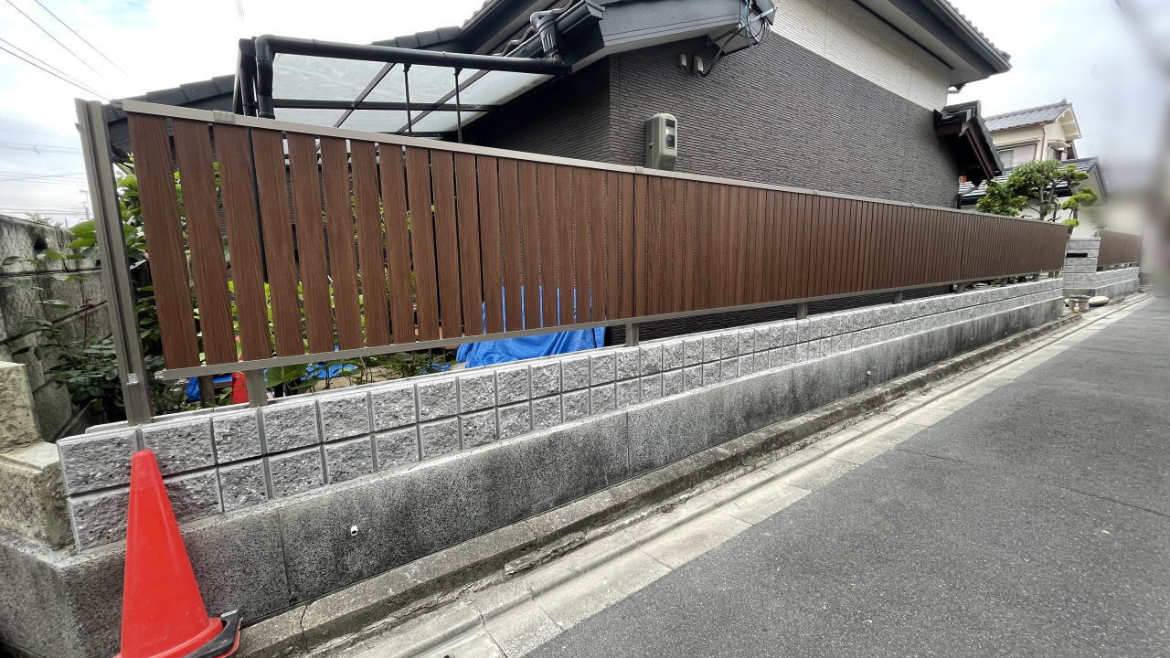 大阪高槻 北西側 フェンスAB TS2型/シャイングレー T-10(LIXIL)