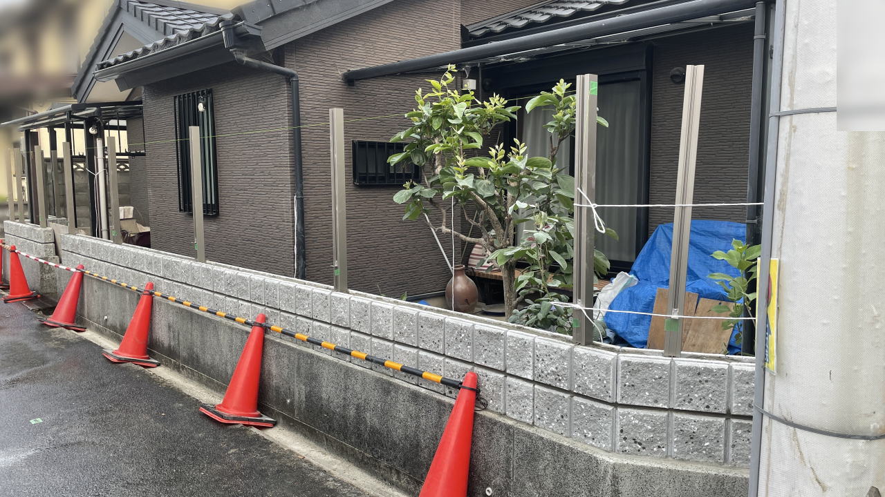 大阪高槻 北側 フェンス柱設置